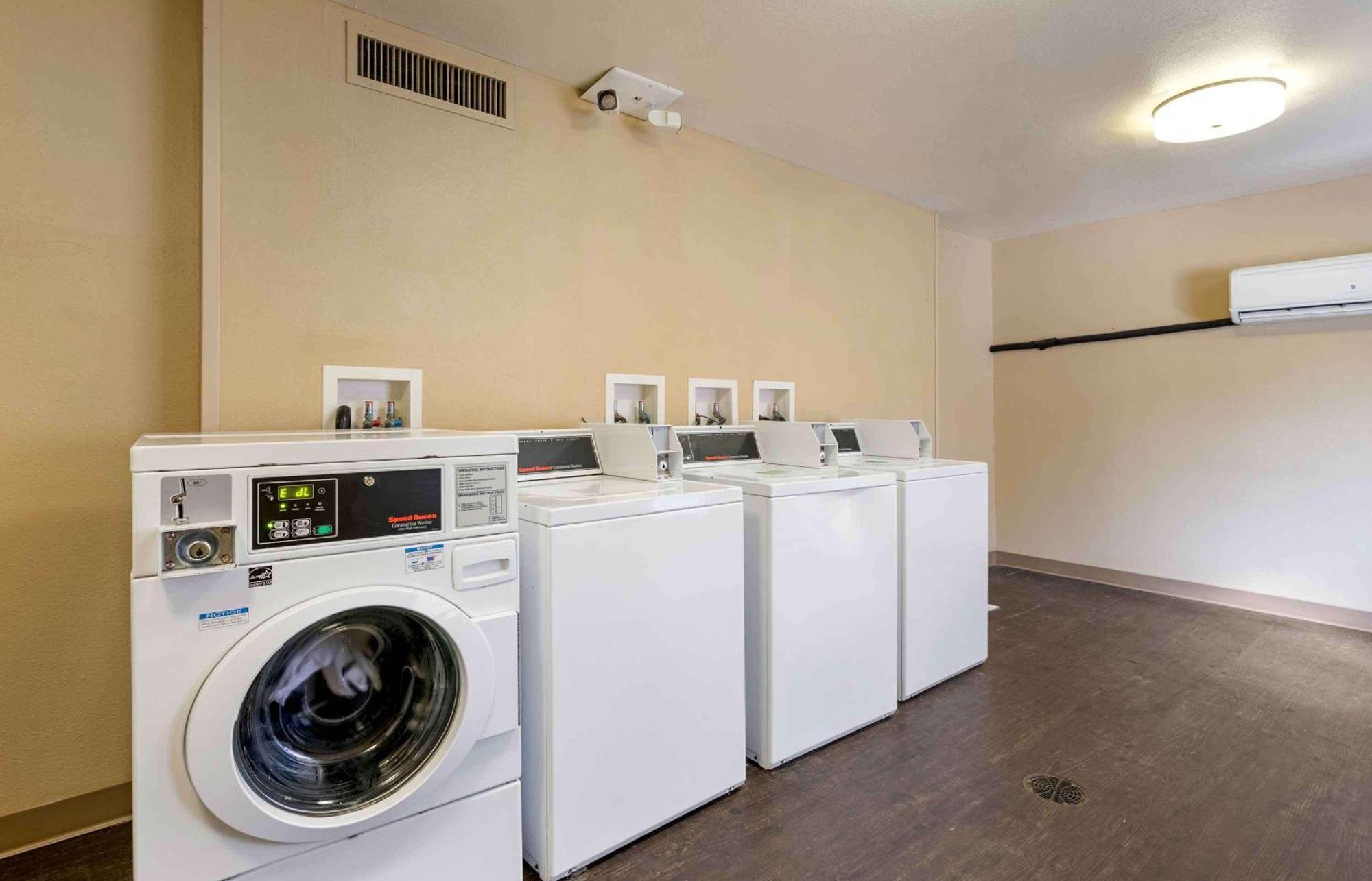 Extended Stay America Suites - Orlando - Convention Center - Universal Blvd Williamsburg Екстериор снимка