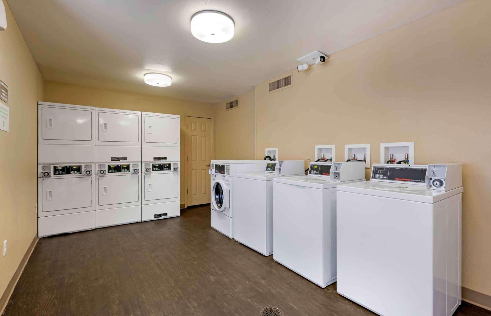Extended Stay America Suites - Orlando - Convention Center - Universal Blvd Williamsburg Екстериор снимка
