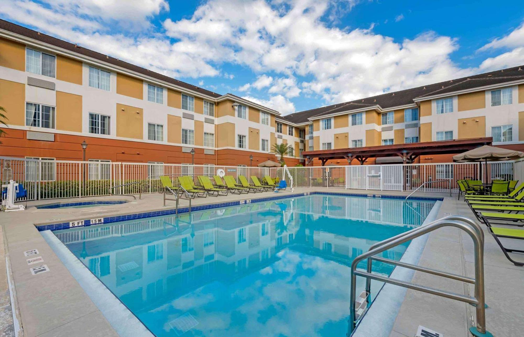 Extended Stay America Suites - Orlando - Convention Center - Universal Blvd Williamsburg Екстериор снимка