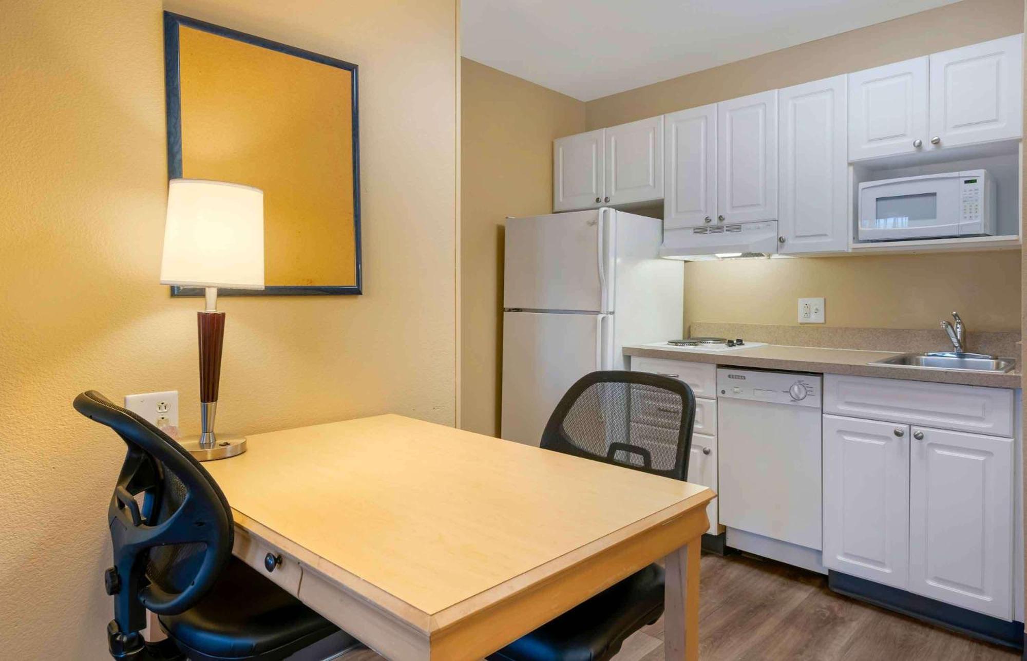 Extended Stay America Suites - Orlando - Convention Center - Universal Blvd Williamsburg Екстериор снимка